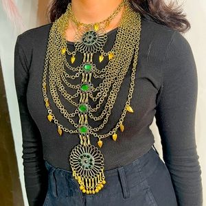 Beautiful authentic afghan tribal jewelry. Comes with necklace and headpiece.